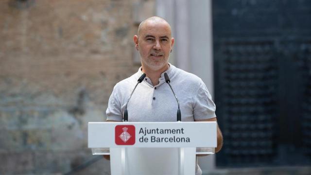 El concejal de Emergencia Climática y Transición Ecológica, Eloi Badia, durante una rueda de prensa / David Zorrakino (EP)