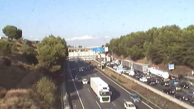 Camiones circulan por la AP-7 / TRÀNSIT