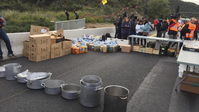 Corte de la autopista causado por Tsunami Democràtic / @tsunami_dem