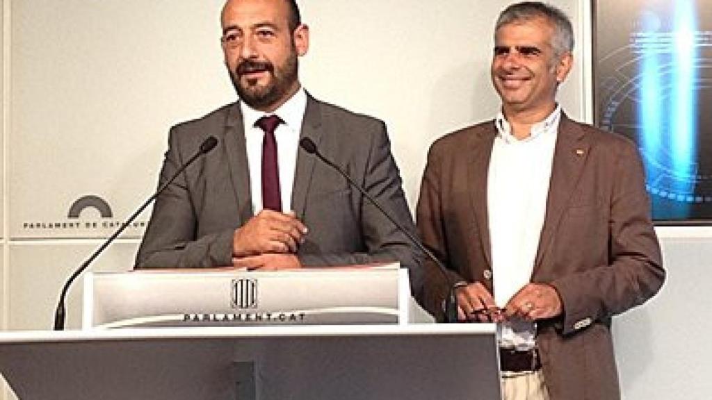 Carrizosa, junto a Jordi Cañas, en rueda de prensa en el Parlamento autonómico