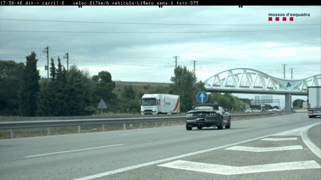 Momento en el que un radar caza a un coche a 217 Km/h por la autopista AP-7
