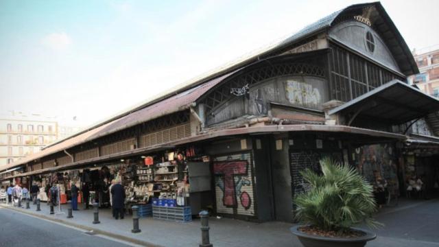 El 'Mercat de l'Abeceria', afectado por el amianto, empieza su derribo / TWITTER