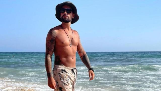 Omar Sánchez luce orgulloso su nueva figura INSTAGRAM