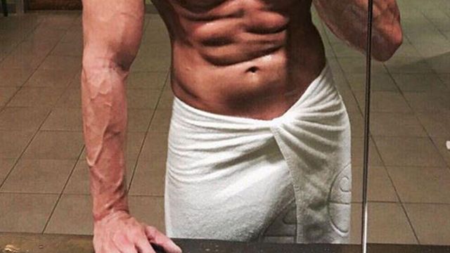 El modelo y escritor Julián Contreras / INSTAGRAM