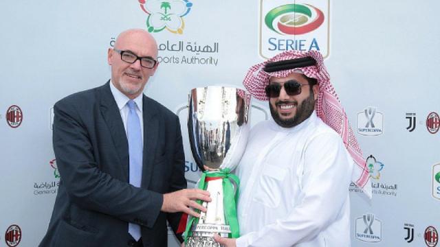 Marco Brunelli, presidente de la Serie A, con Turki Al-Sheikh, de Arabia Saudí / Serie A