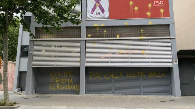 La sede del PSC atacada con pintadas / TWITTER