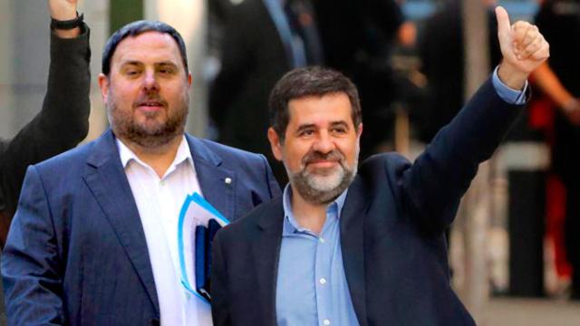 Un centenar de académicos critican a Chomsky por apoyar a los independentistas presos