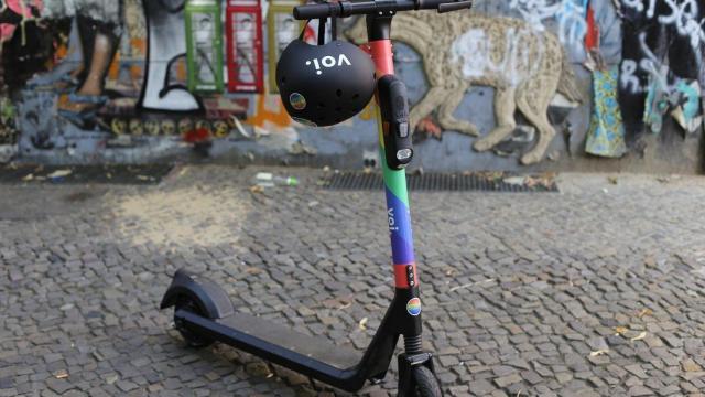 Un patinete eléctrico (VMP), vehículo sin normativa de circulación de la DGT / CG