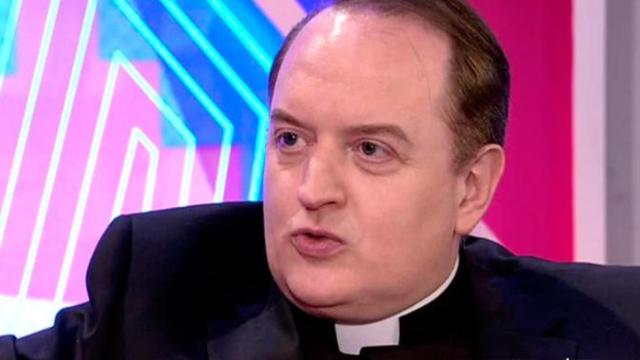 El Padre Apeles, sacerdote barcelonés y presentador de televisión / Telecinco