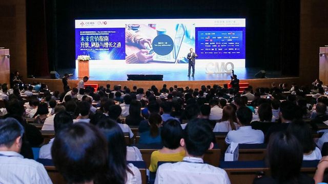 Dimas Gimeno en su conferencia en la Convención Anual de CEIBS de Shanghai (China) / EUROPA PRESS