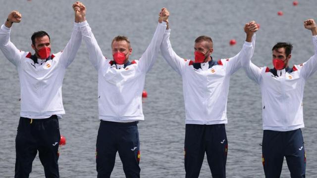 El equipo de piragüismo que ha ganado la medalla de plata en la final de K4 500 en Tokio / EP