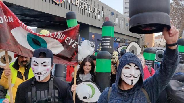 Miembros de Tsunami Democràtic en los alrededores del Camp Nou / EP