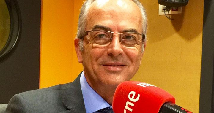 Jordi Valmaña, director general de Cementiris de Barcelona, durante una entrevista en una radio / RNE