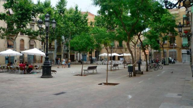 Imagen de la plaza d'Osca, uno de los lugares con más conflicto por las terrazas en Sants-Montjuïc / CG