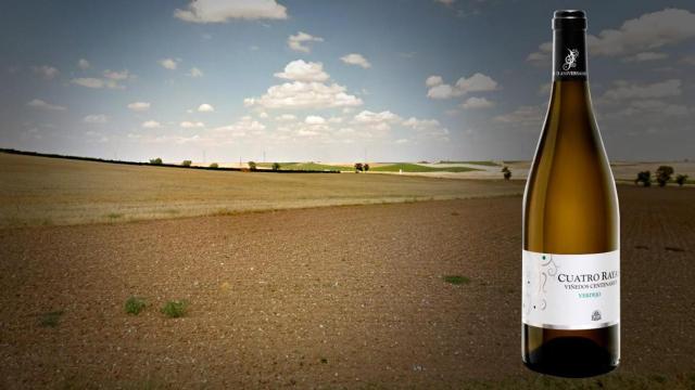 Verdejo, Cuatro Rayas, con La Seca de fondo