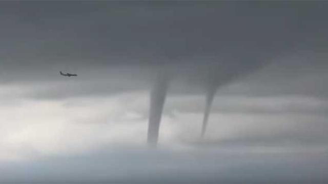 El avión sortea dos de los tornados en Rusia / CG