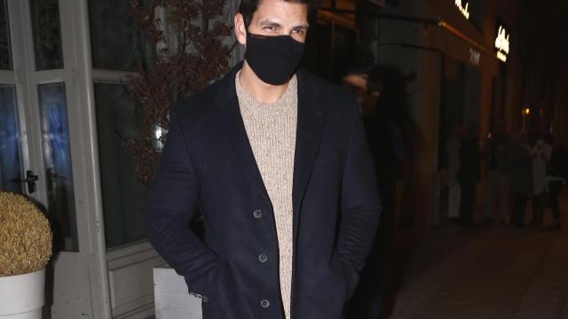 El hijo de Kiko Matamoros, el 'influencer' Diego Matamoros, a la salida de un restaurante / EP