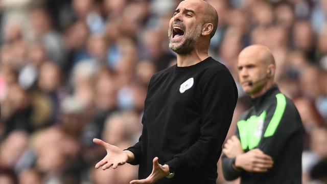 Pep Guardiola grita a sus jugadores en el último partido ante el Newcastle / EFE