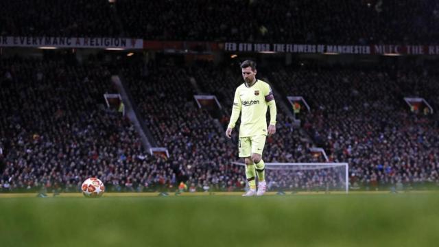 Una foto de archivo de Leo Messi en Old Trafford / FCB