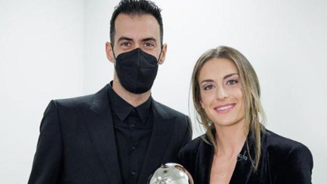 Sergio Busquets, tras entregar el premio FIFA The Best a Alexia Putellas