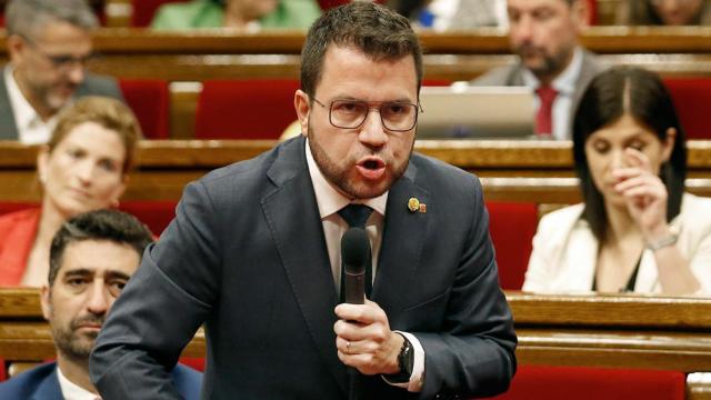 El presidente de la Generalitat, Pere Aragonès, en el Parlament / EFE