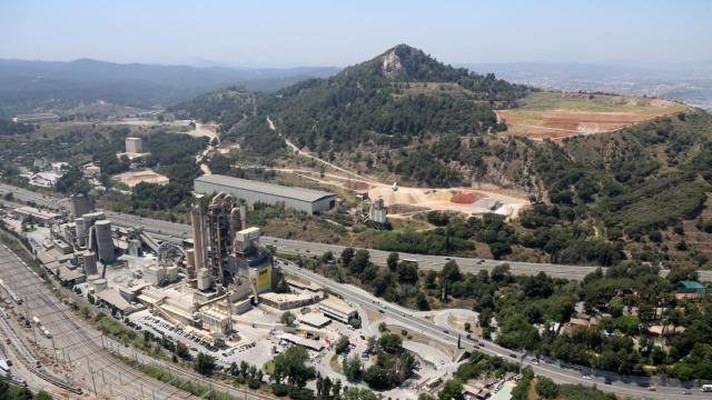 La fábrica de Lafarge en Montcada i Reixac (Barcelona) / LAFARGEHOLCIM