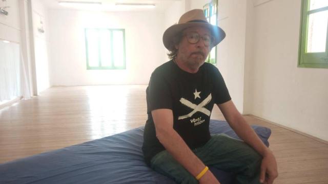 Salvador Ribot, miembro del Consell per la República, en el local donde realiza una huelga de hambre en defensa de la inmersión / TWITTER