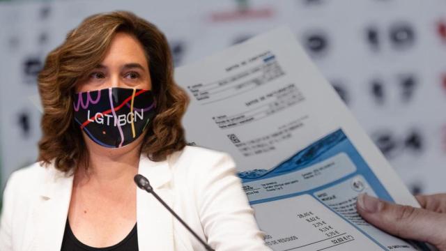 Ada Colau, alcaldesa de Barcelona, y un recibo del agua / FOTOMONTAJE CG