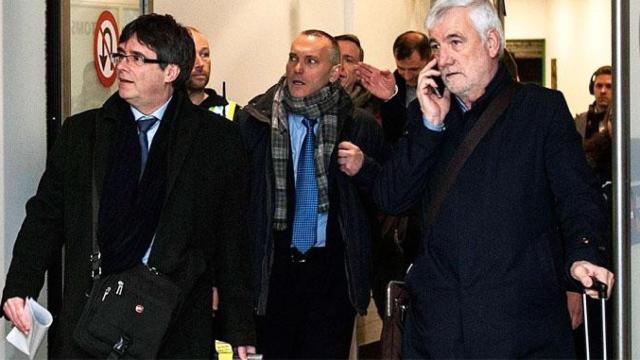 Carles Puigdemont (i), expresidente catalán huido, con Josep Maria Matamala (d), empresario y su confidente / CG
