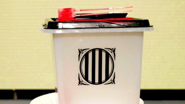 Una urna del referéndum organizado por el independentismo el pasado 1-O / EFE