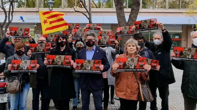 Aurora Madaula y Toni Castellà (CxRep) en la presentación de la campaña de objeción fiscal 'Prou monarquia' en la declaración de la renta / CONSELL PER LA REPÚBLICA