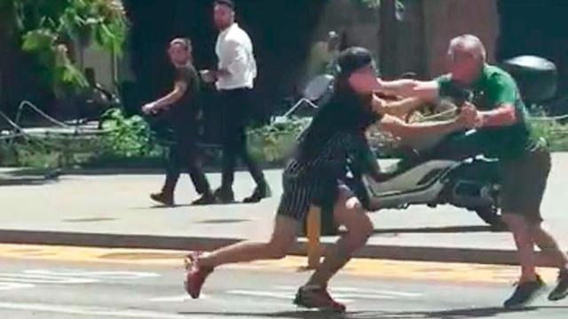 Imagen del robo de un reloj en Via Laietana de Barcelona / CG