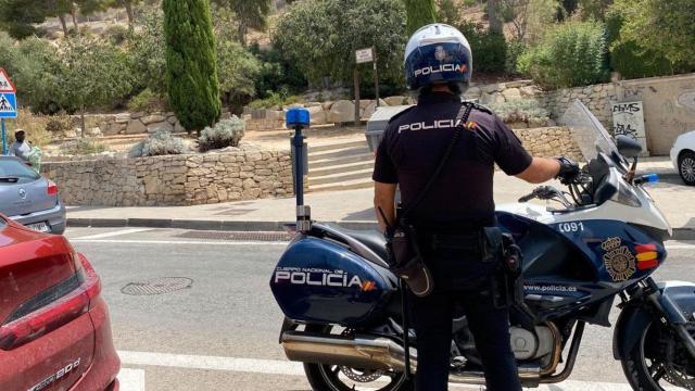 Un agente de la Policía Nacional en un dispositivo rutinario / EP