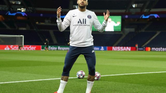 Neymar en un calentamiento con el PSG / EFE