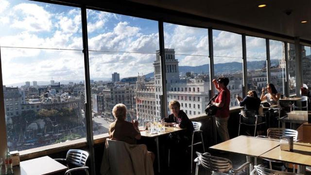 La terraza de la cafetería de El Corte Inglés de la plaza de Catalunya, Barcelona / EFE