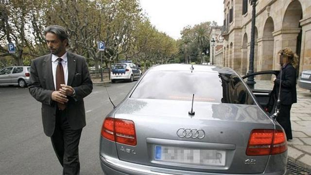 El vehículo oficial más famoso de la Generalitat de Cataluña en su día: el Audi A8 de Ernest Benach cuando era presidente del Parlament con el tripartito