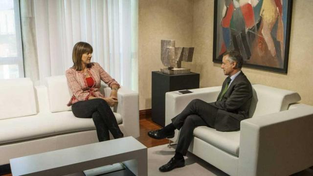 Idoia Mendia, secretaria general del PSE, e Iñigo Urkullu, candidato a lehendakari por el PNV, reunidos / EFE