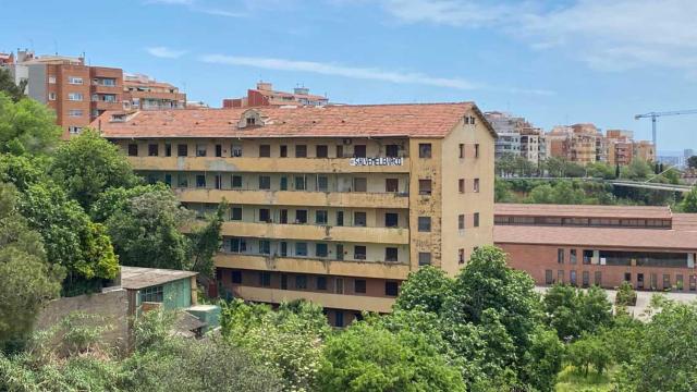 El edificio conocido como 'El Barco', por el que la Justicia ha obligado al Ayuntamiento de Esplugues a pagar 3,6 millones de euros / CRÓNICA GLOBAL