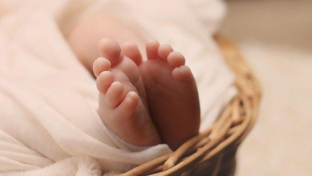 Los pies de un bebé / PIXABAY