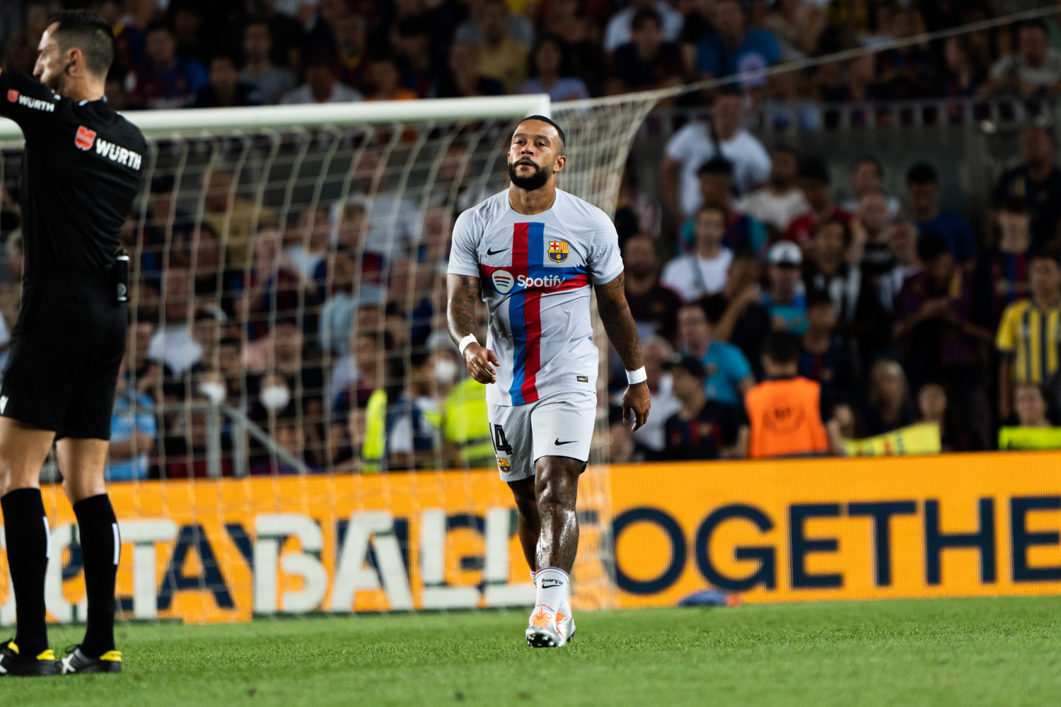 Memphis Depay celebra su Gol, contra el Manchester City / LUIS MIGUEL AÑÓN (CULEMANIA)