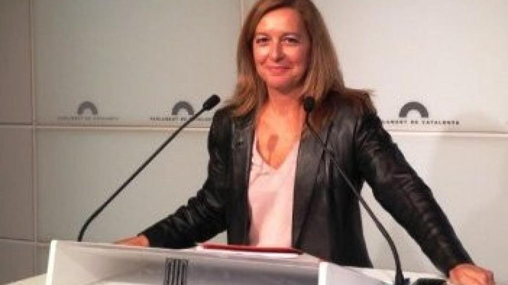 Carina Mejías, en rueda de prensa en el Parlamento autonómico