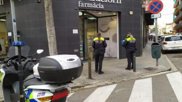 La Policía Local intensifica la vigilancia en las farmacias de la capital del Maresme / AYUNTAMIENTO