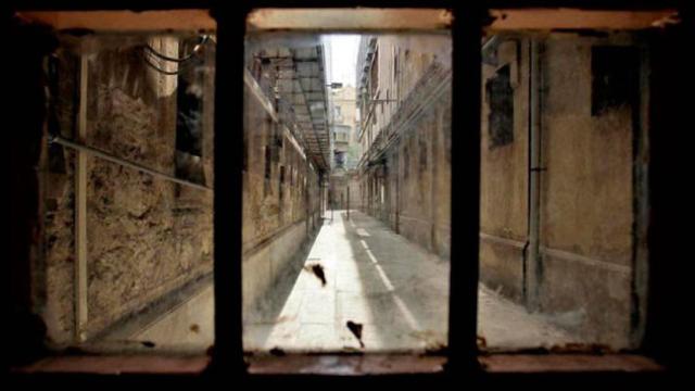 Pasillo de entrada de detenidos de la cárcel Modelo de Barcelona / EFE