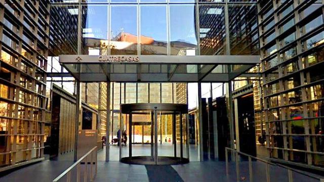 Entrada al despacho de Abogados Cuatrecasas en la Diagonal, Barcelona / CG