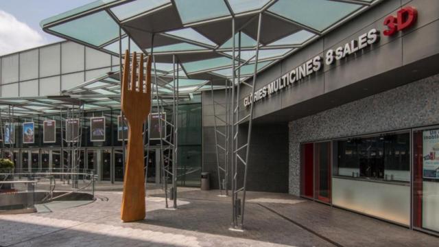 Exterior de las salas de Glòries Multicines / GRUPO BALAÑÁ