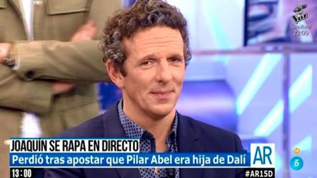 Joaquín Prat en los momentos previos a raparse al pelo / CD