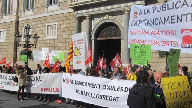 Protesta del sector de la enseñanza ante la Generalitat de Cataluña / EUROPA PRESS