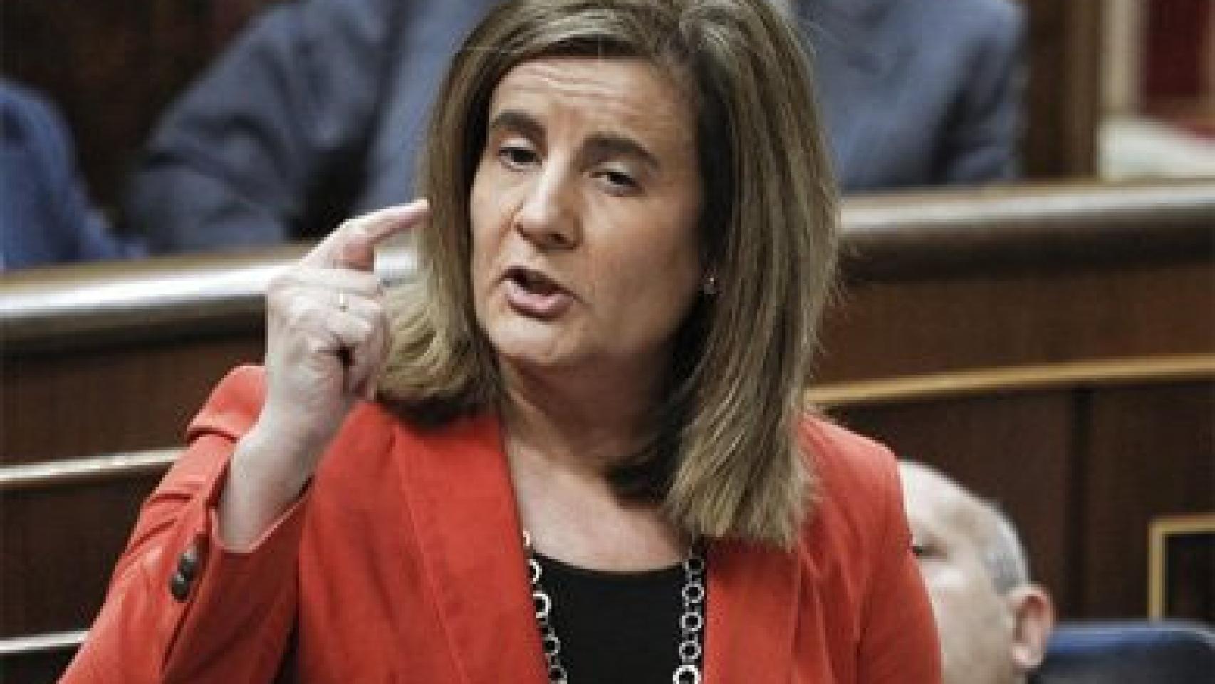 La ministra de Empleo y Seguridad Social, Fátima Báñez, en una imagen de archivo, durante una intervención en el pleno del Congreso.