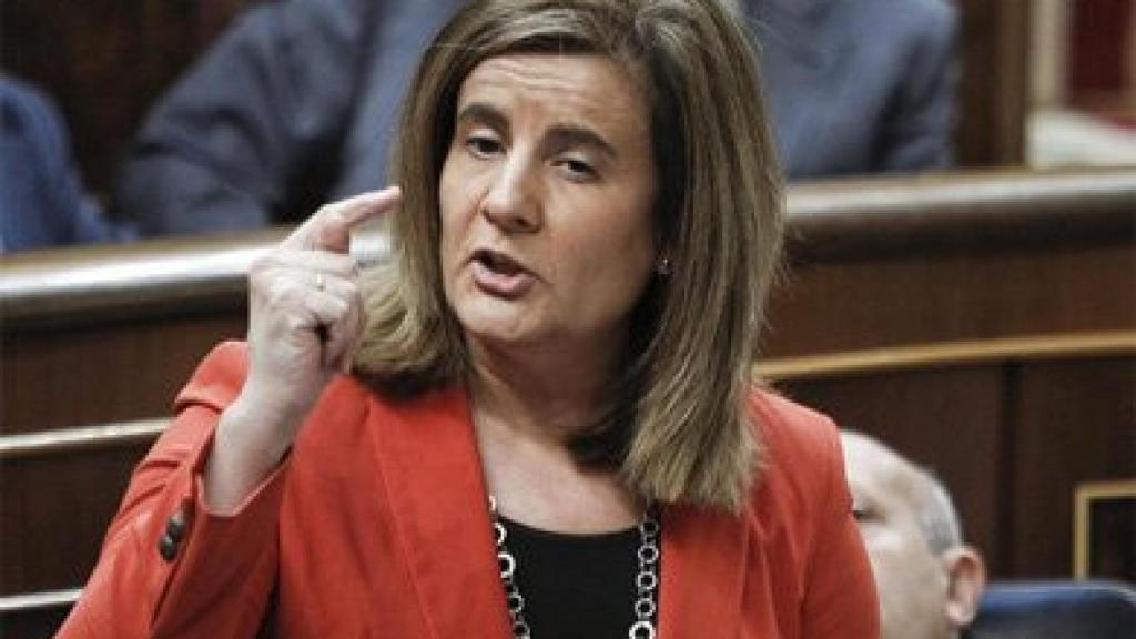 La ministra de Empleo y Seguridad Social, Fátima Báñez, en una imagen de archivo, durante una intervención en el pleno del Congreso.