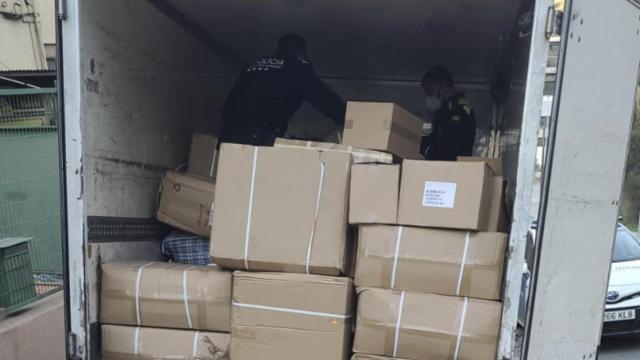 El camión interceptado por la Guardia Urbana / GUB